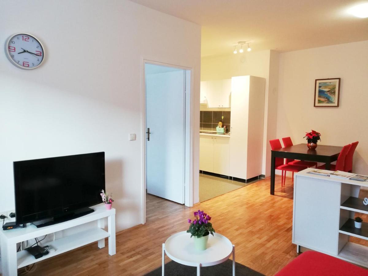 City Center Apartment Umag Exterior photo